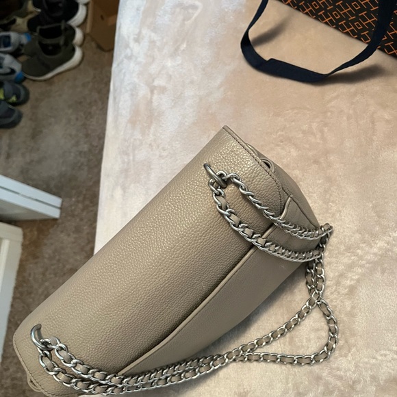 Tory Burch Classic Handbag - Picture 12 of 16